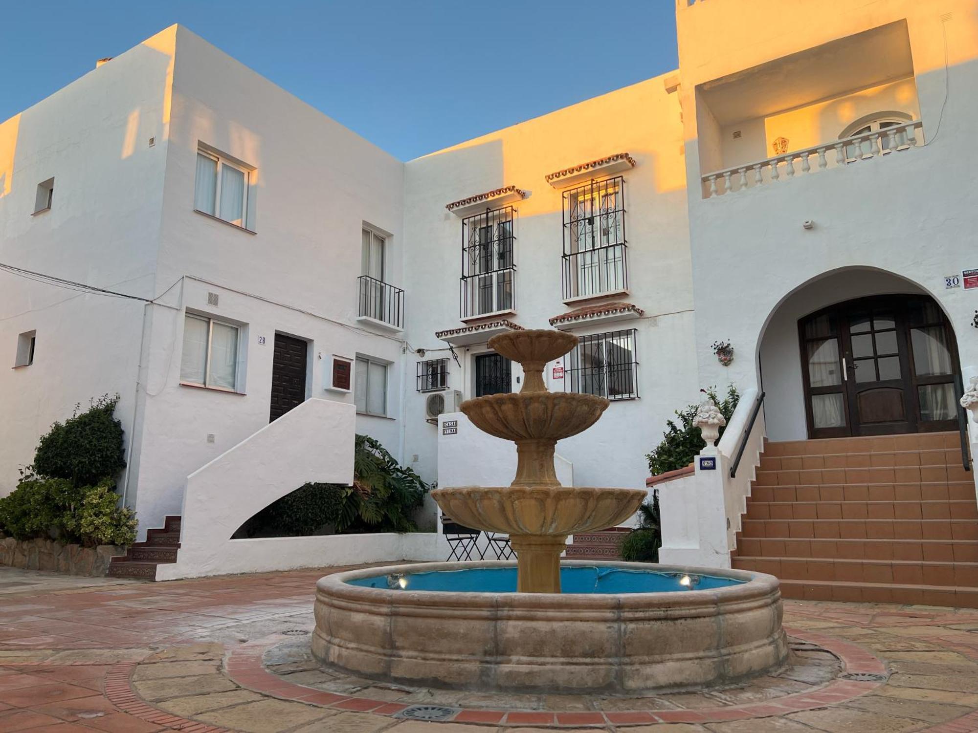 Вилла Townhouse In Monte Vinas - Манилва Экстерьер фото